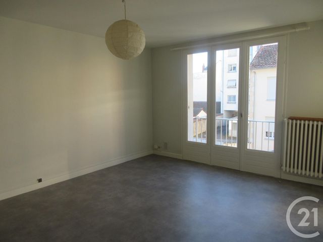 Appartement Studio à louer - 1 pièce - 29.6 m2 - AURILLAC - 15 - AUVERGNE - Century 21 Pradel Immobilier