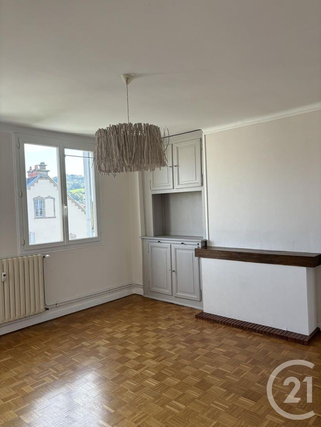 Appartement T3 à louer - 4 pièces - 70.0 m2 - AURILLAC - 15 - AUVERGNE - Century 21 Pradel Immobilier