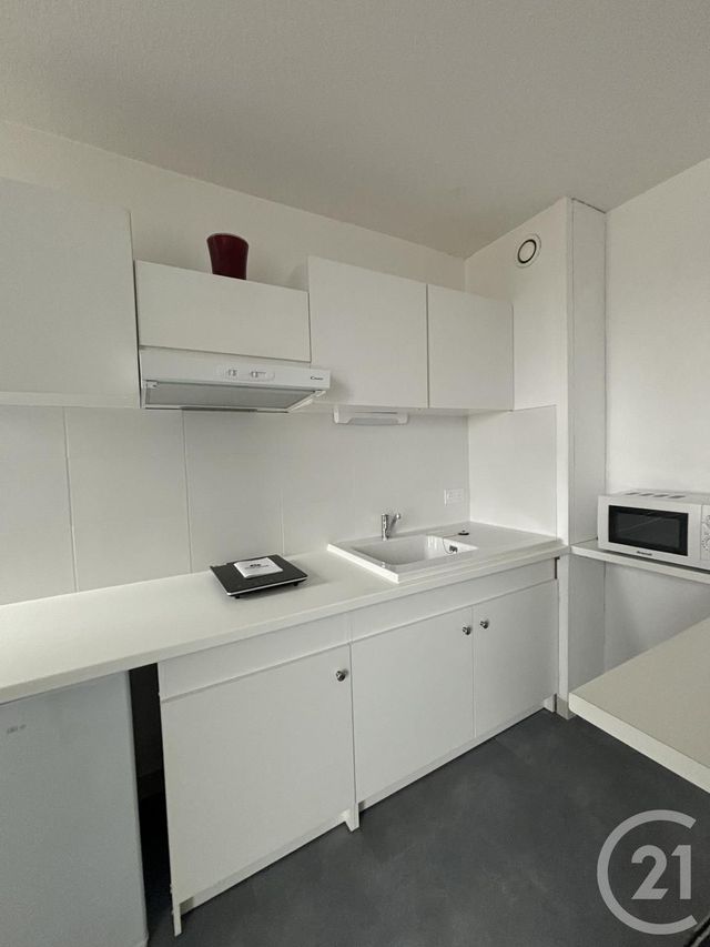 Appartement T2 à louer - 2 pièces - 36.2 m2 - AURILLAC - 15 - AUVERGNE - Century 21 Pradel Immobilier