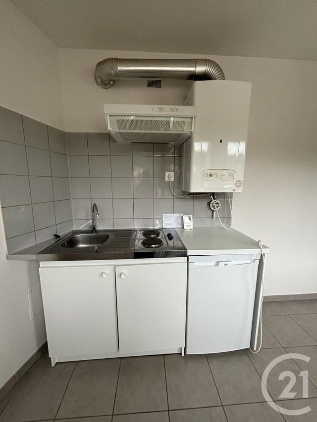 Appartement T1 à louer - 1 pièce - 35.0 m2 - AURILLAC - 15 - AUVERGNE - Century 21 Pradel Immobilier