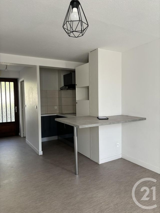 Appartement T3 à louer - 3 pièces - 64.0 m2 - AURILLAC - 15 - AUVERGNE - Century 21 Pradel Immobilier