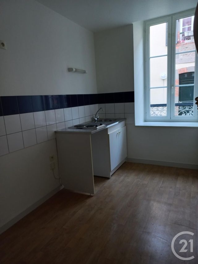 Appartement T1 à louer - 1 pièce - 33.0 m2 - AURILLAC - 15 - AUVERGNE - Century 21 Pradel Immobilier